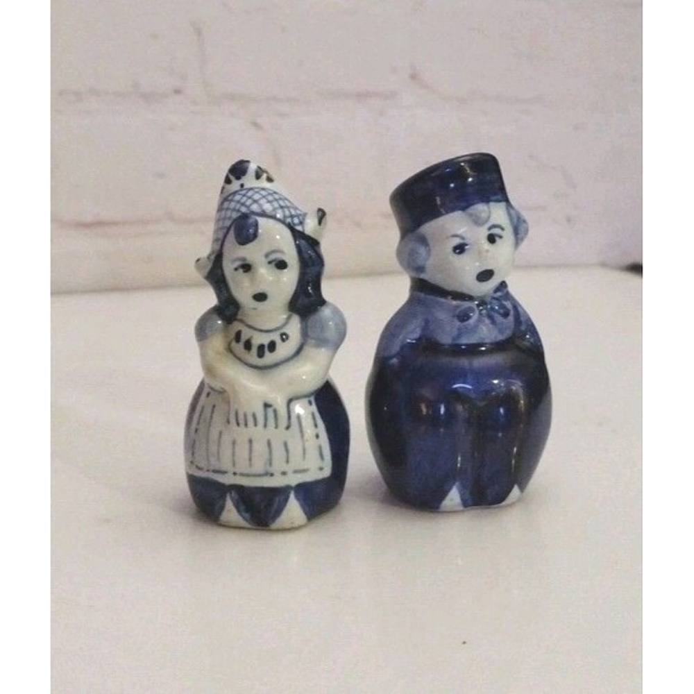 Vintage Pair of Delft Blue Holland Man & Woman Couple Salt & Pepper Shakers